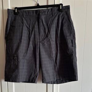 Greg Norman Men's Gray Cargo Shorts Size 34